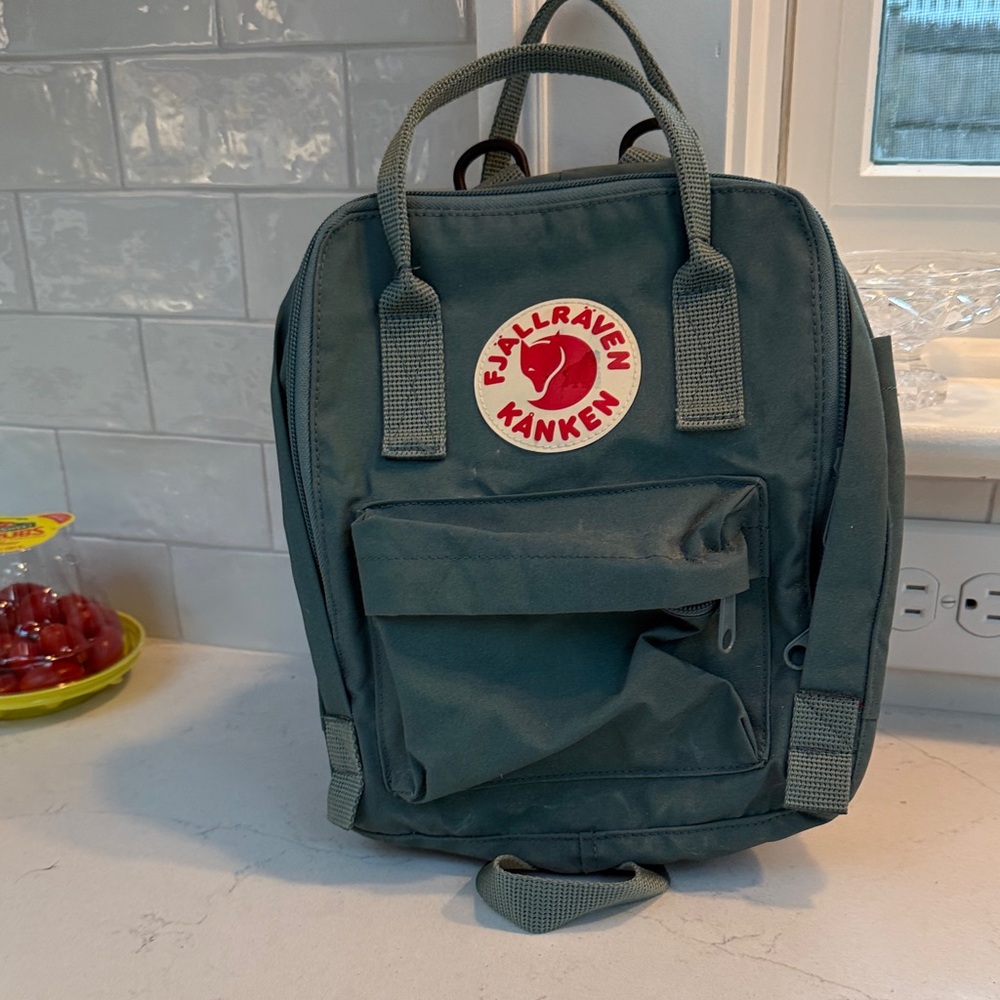 Fjallraven Kånken Dark Green Backpack